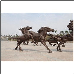 铜马群雕塑